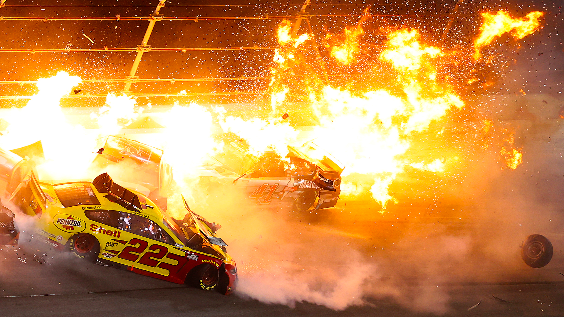daytona-500-crash-2-FTR daytona-500-crash-2-FTR