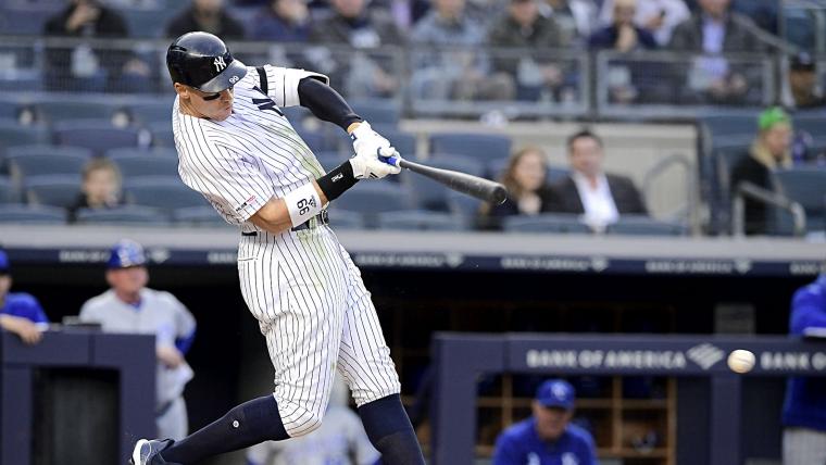 Aaron Judge removed from game with oblique injury image