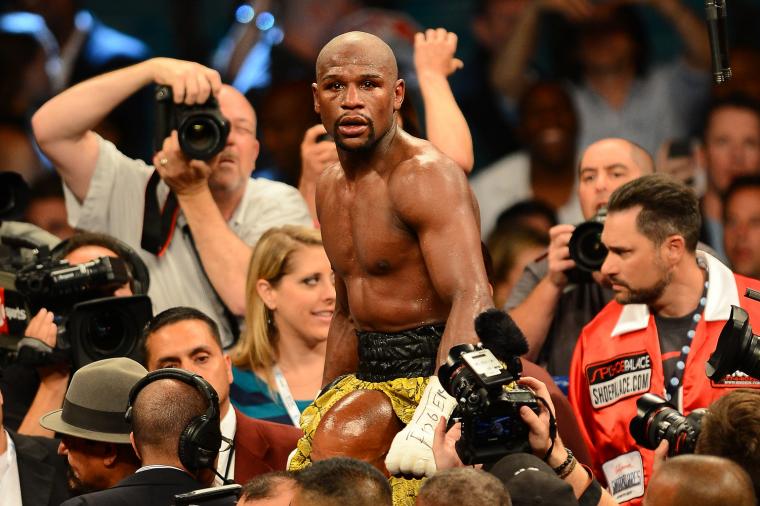 Is Floyd Mayweather retired? Hall of Fame boxer steps back into ring for 2023 exhibition fight image