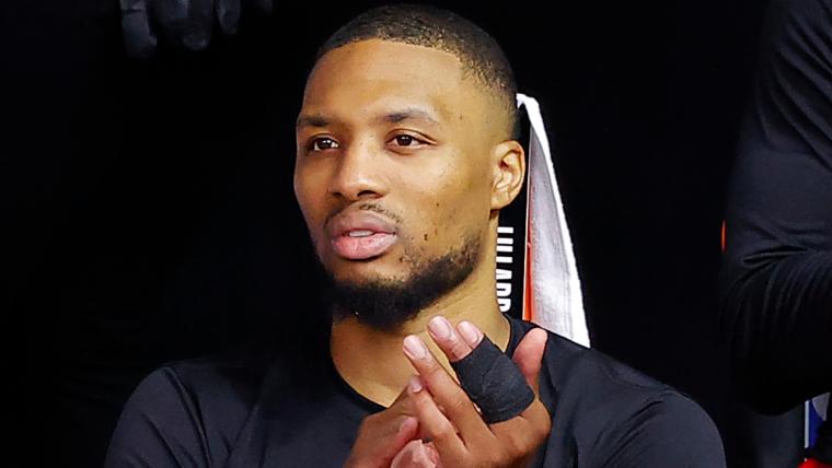 Damian Lillard dislocated his finger vs. Lakers, but provided his own injury update image