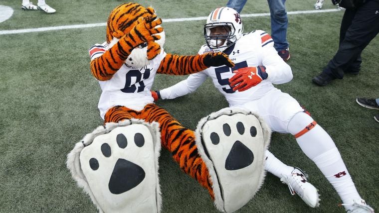 Auburn linebacker hikes bowling ball to make spare image