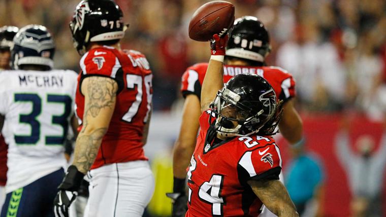 Seahawks miscues were non-factors in Falcons' blowout win image