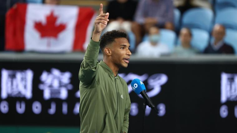 Auger-Aliassime upsets Shapovalov in straight sets in all-Canada clash image