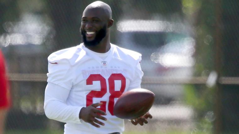 Buccaneers' Leonard Fournette disses past QBs upon arriving in Tampa image