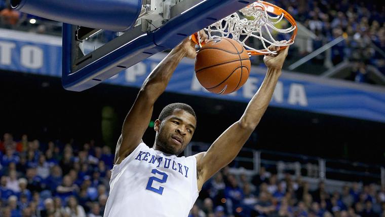 Kentucky remains at No. 1 in AP poll image