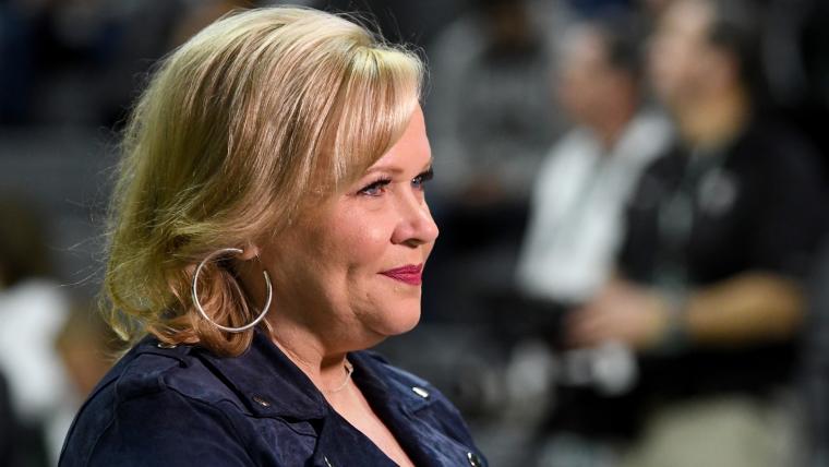 Holly Rowe's performance during LSU vs Iowa has college basketball fans talking image