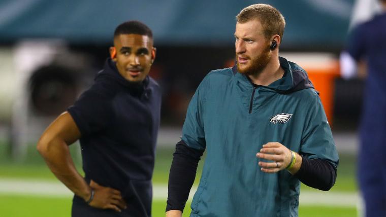 NFL fans are begging the Eagles to bench Carson Wentz for Jalen Hurts image