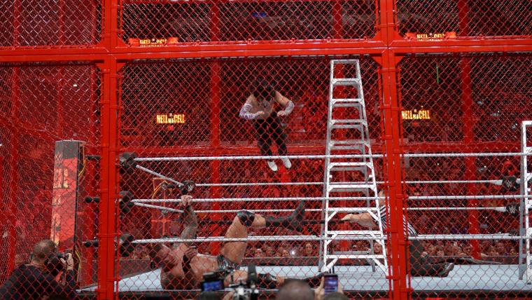 Am I the only one? What the Hell in a Cell was up with the Reigns-Strowman non-finish? image