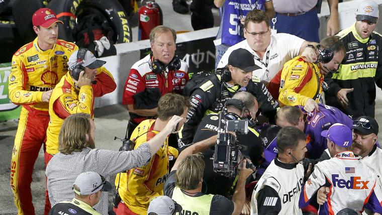 Hamlin comments on feud with Logano image