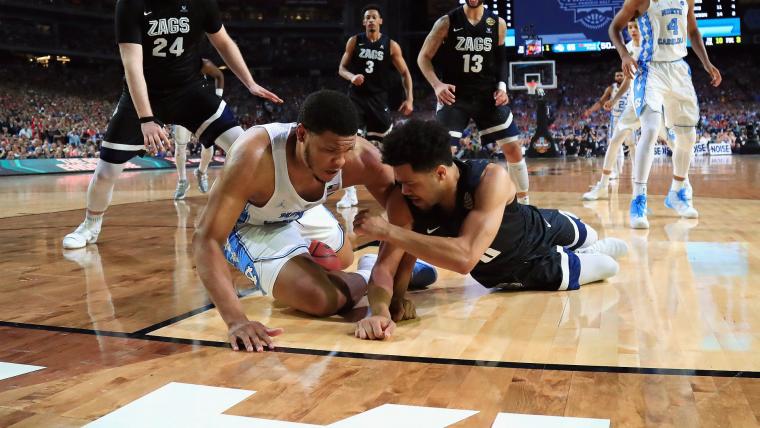 NCAA championship 2017: Was Kennedy Meeks' hand out of bounds? image