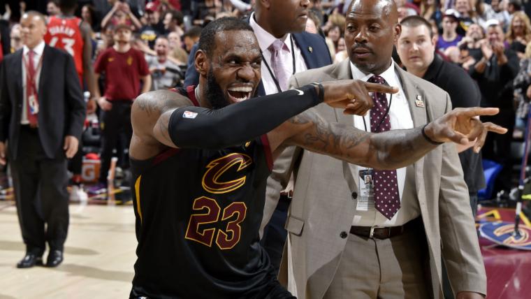 LeBron James' game-winner vs. Raptors causes Twitter frenzy among NBA stars image