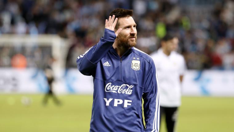 Messi stuns onlookers by training at local gym image