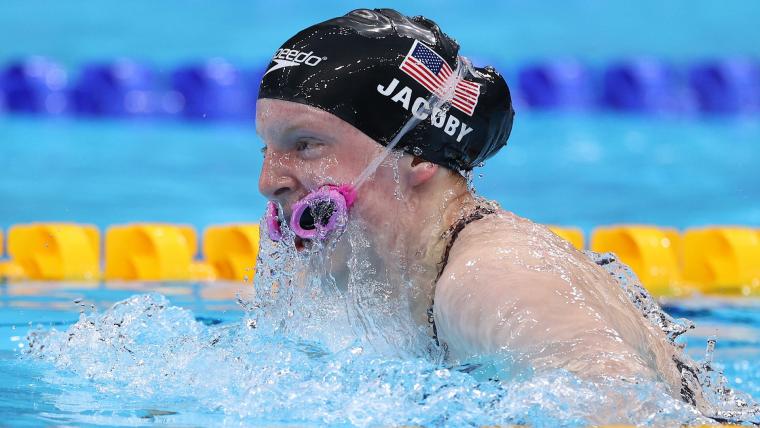 U.S. swimmer Lydia Jacoby loses goggles during Olympic mixed medley relay image