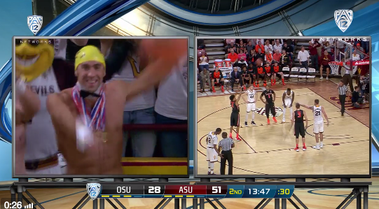 Video: Michael Phelps distracts foul shooters in college basketball image