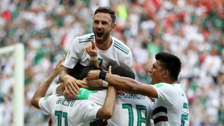 Layun causes Sevilla double-take with World Cup showings image