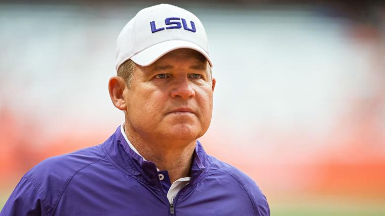 Les Miles understands if teams 'don't want an experienced coach' image