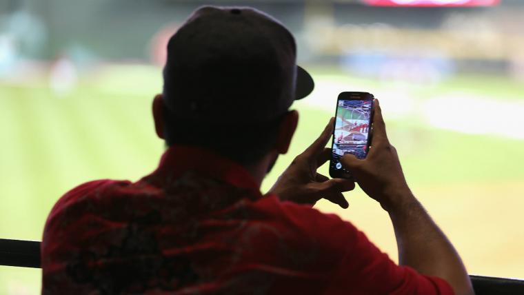 'It gets overwhelming': How MLB players, managers handle fans and trolls on social media image