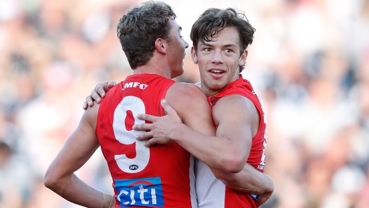 Sydney Swans have re-signed young gun duo Will Hayward and Oliver Florent image