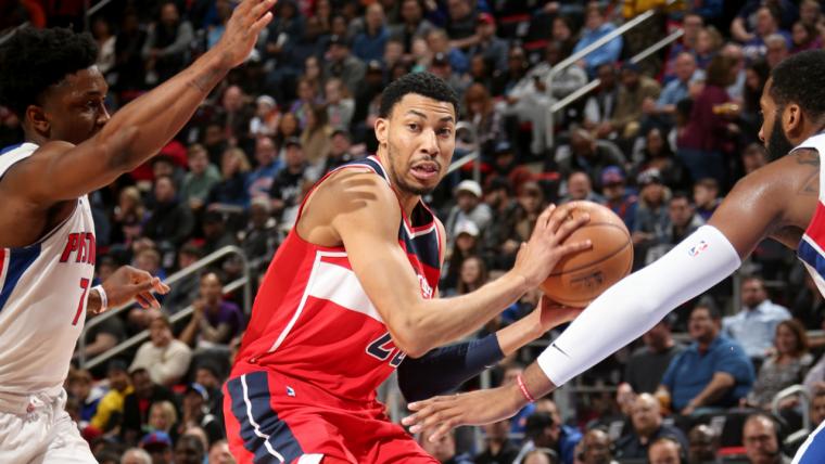 Otto Porter leaves with hurt ankle  image