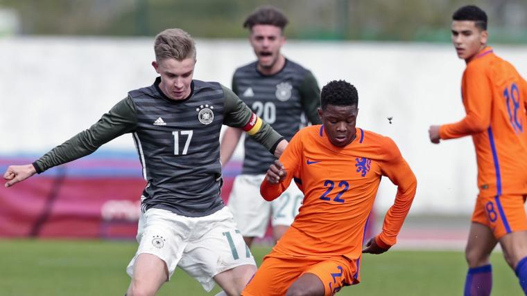 Ajax prospect to snub Man Utd image