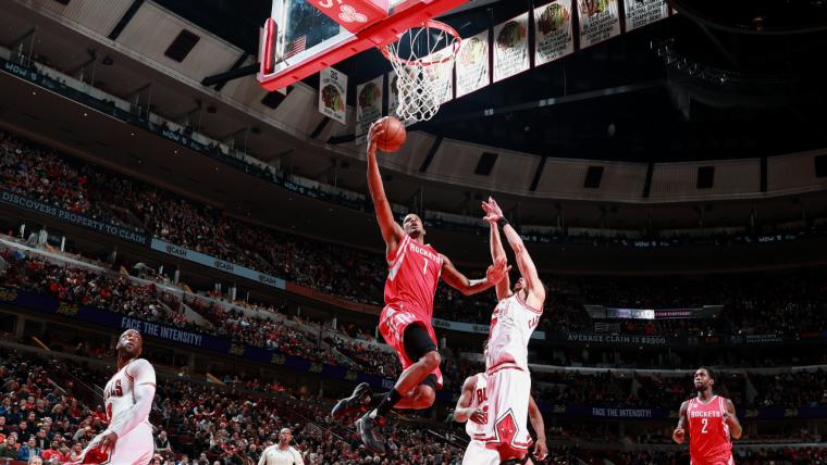 Rockets soar past Bulls in Chicago image