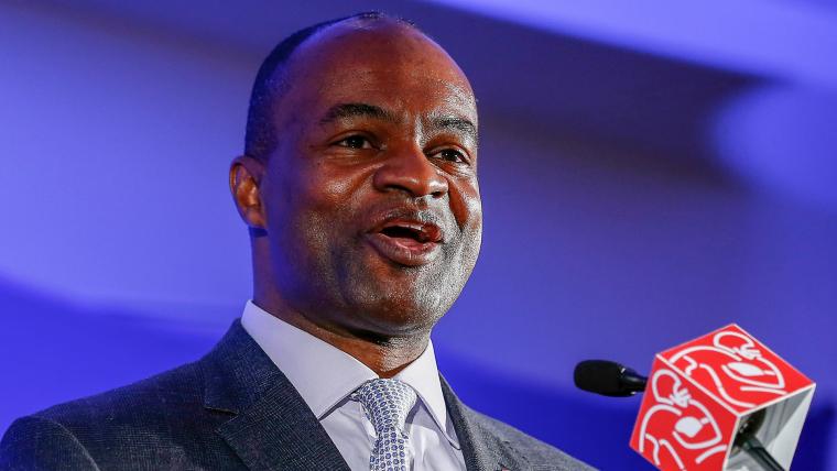 Departing NFLPA leader DeMaurice Smith says NFL should eliminate Rooney Rule image