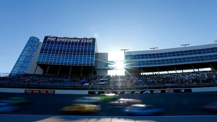 Texas challenges Chasers with unique aspects of fast, banked track image