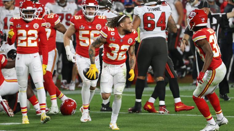 Chiefs' penalties negate INT; Brady makes KC pay image