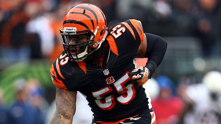 Bengals linebacker Vontaze Burfict flips off fan in home crowd image