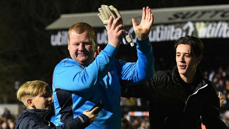 Sutton goalkeeper resigns after pie row image