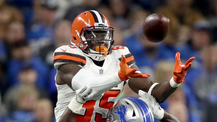 Why is Browns TE David Njoku wearing a mask?  image