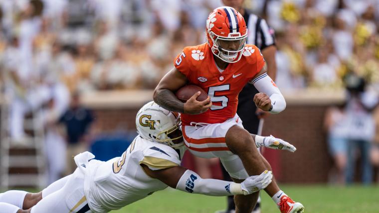 Clemson's Dabo Swinney claims he doesn’t need ‘anyone on a message board’ to tell him who D.J. Uiagalelei is image