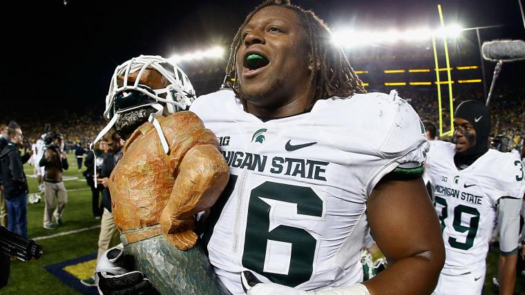 Michigan State equipment staff delivers Paul Bunyan to Michigan locker room before final play image