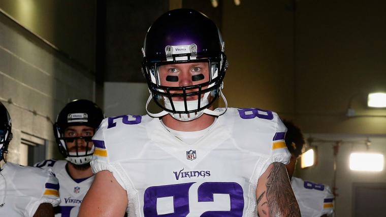 Vikings' Kyle Rudolph to bust out red-nosed cleats image