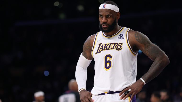 LeBron to return against Cavs image