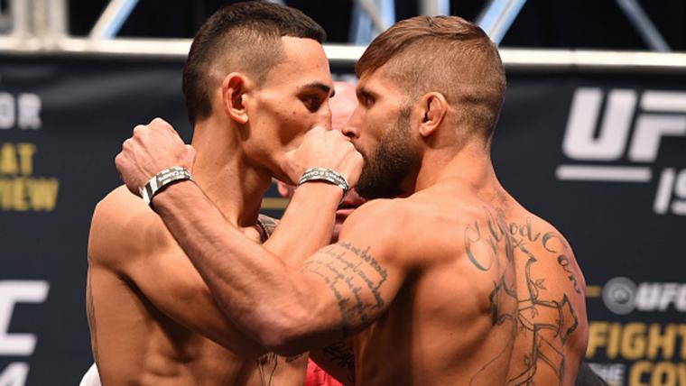 UFC 194 Results: Max Holloway makes it eight straight with dominant win over Jeremy Stephens image