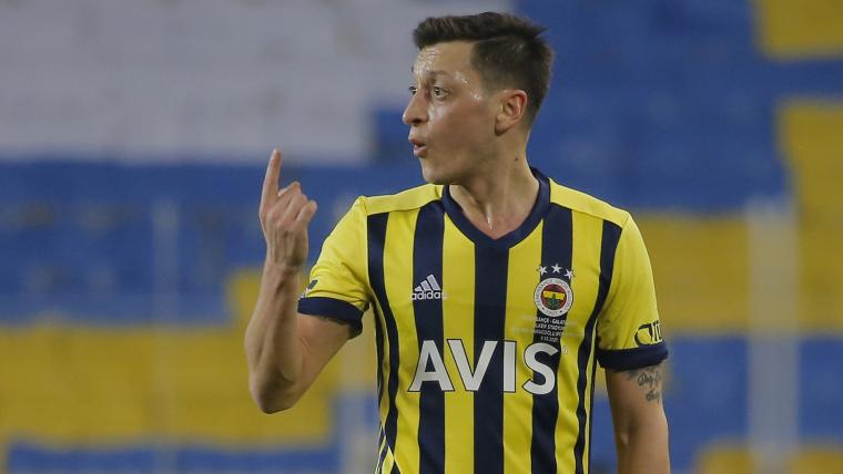 Ozil ends long goal drought with crucial strike for Turkish club image