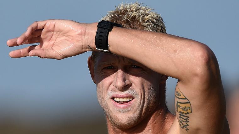 Mick Fanning rescues fellow professional surfer after Pipeline wipeout (VIDEO) image