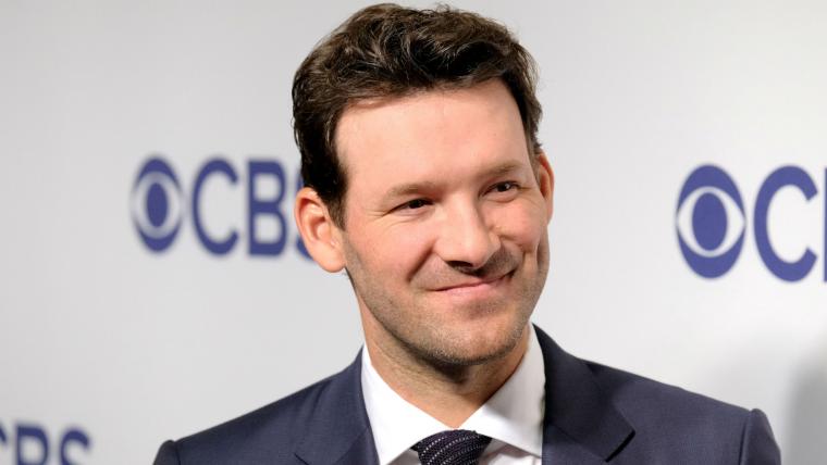 Tony Romo does hilarious imitations of Tom Brady, Peyton Manning and Brett Favre image