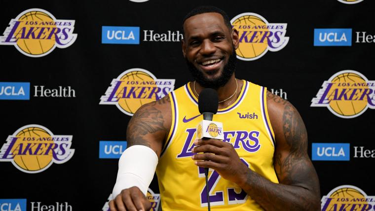 LeBron, a la caza de un campeonato junto a Davis image