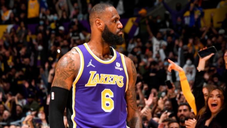 LeBron James ignites Lakers comeback vs. Jazz, extends 25-point game streak image