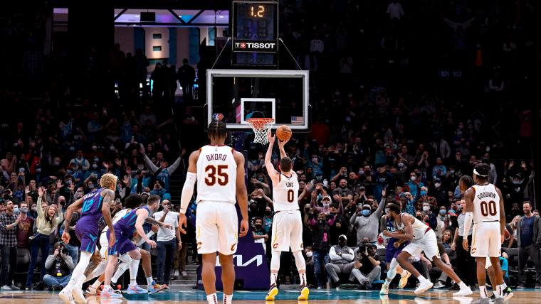 Wild moments: Cavs survive Hornets comeback image