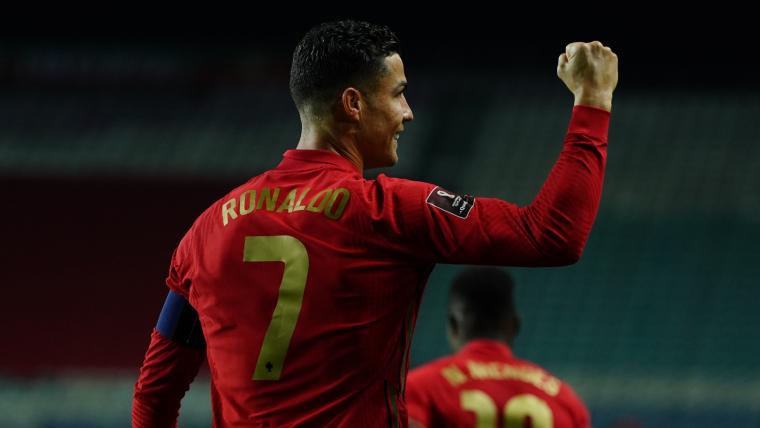 Ronaldo backed to star at 2022 World Cup by former teammate image