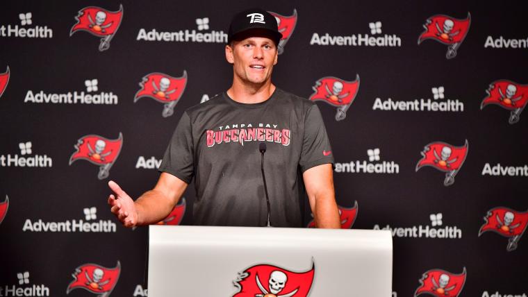 Tom Brady doesn't dispute connection to Dolphins as he reaffirms commitment to Buccaneers in 2022 image
