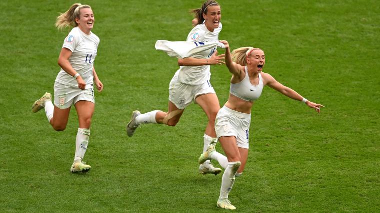 Chloe Kelly's heroics seal historic UEFA Women's EURO 2022 trophy for England image