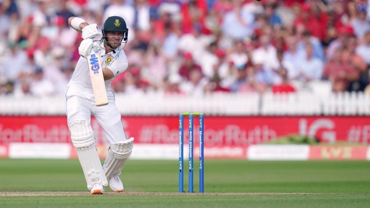 South Africa's many hands make light work of England's first innings total image