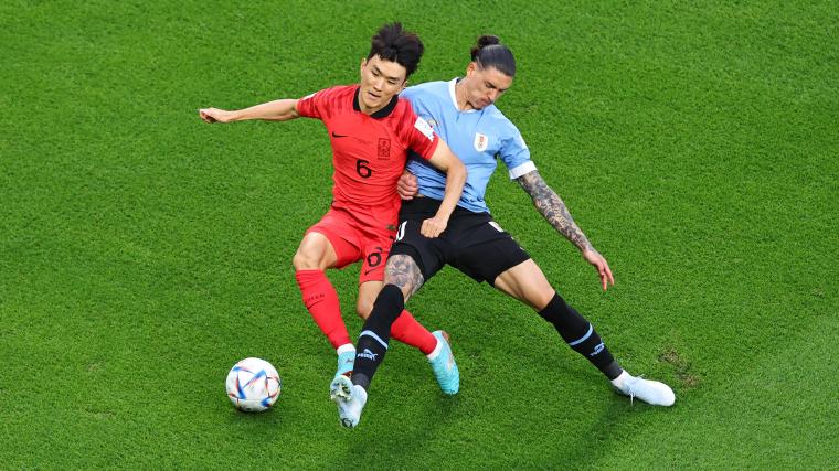 Uruguay vs. South Korea: Godin and Valverde hit post in stalemate image