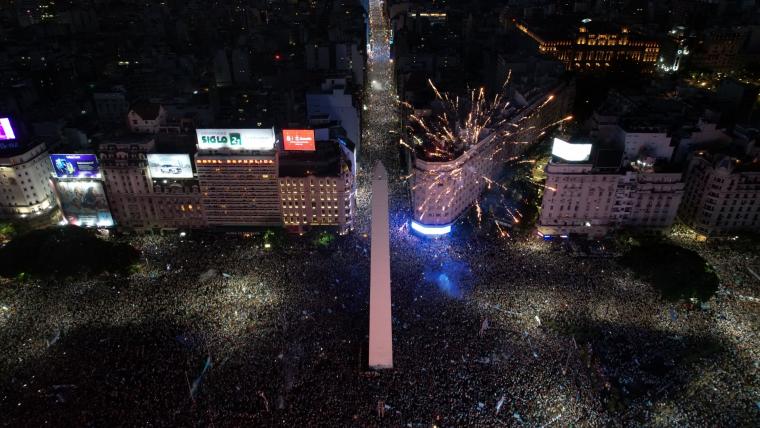 Argentina campeón del mundo, desde el Obelisco: la fiesta de los hinchas tras la final del Mundial Qatar 2022 image