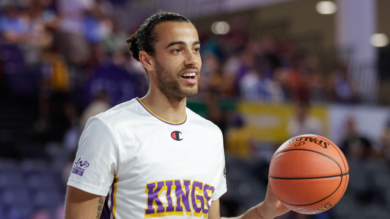 How much will Xavier Cooks be paid? Potential salary and contract details as forward reportedly signs 'largest deal in NBL history' with Sydney Kings image