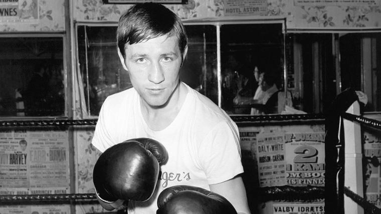 Former undisputed lightweight boxing champion Ken Buchanan dies at 77 image